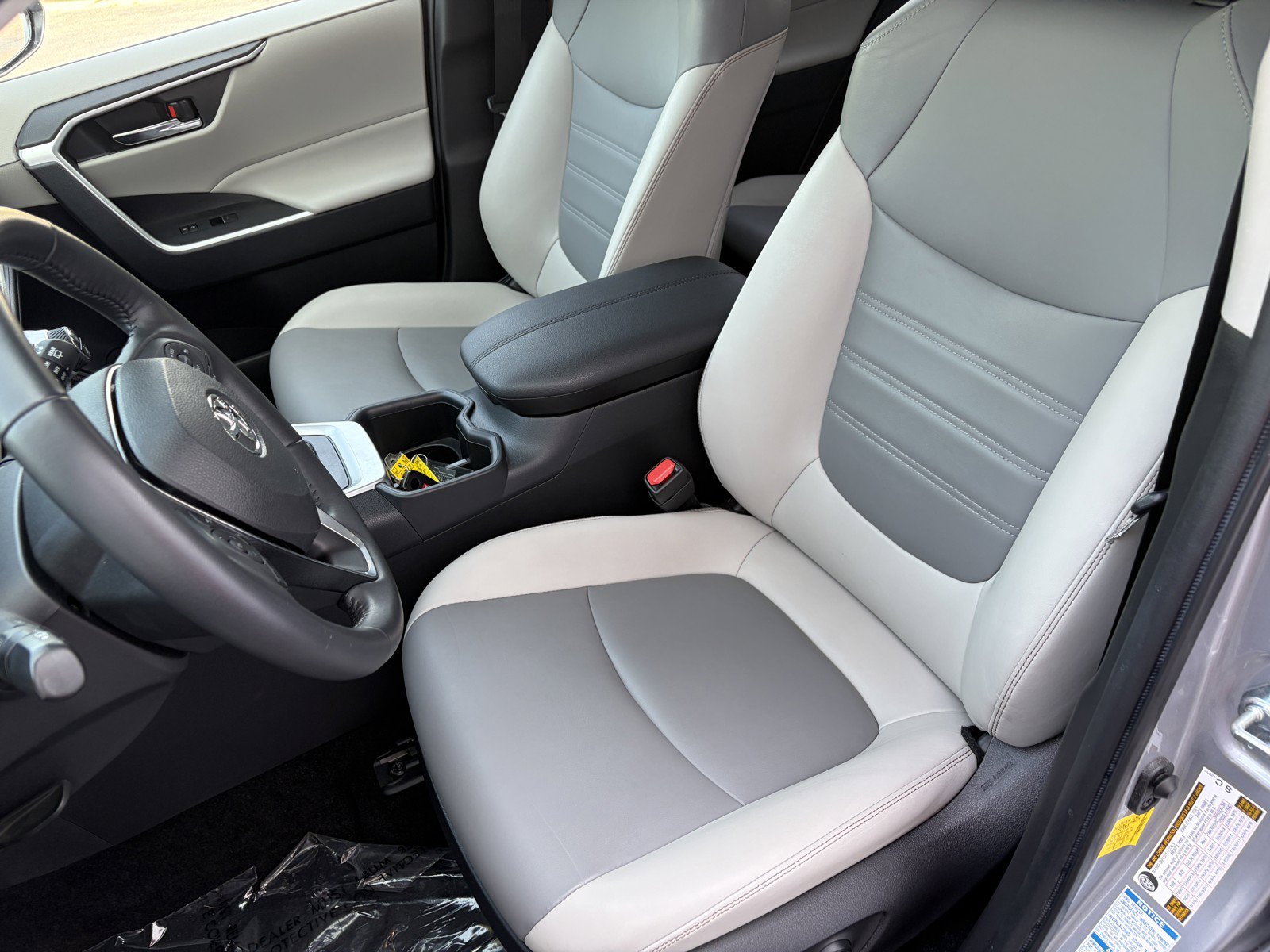 Used 2022 Toyota RAV4 XLE Premium AWD/4WD image 11