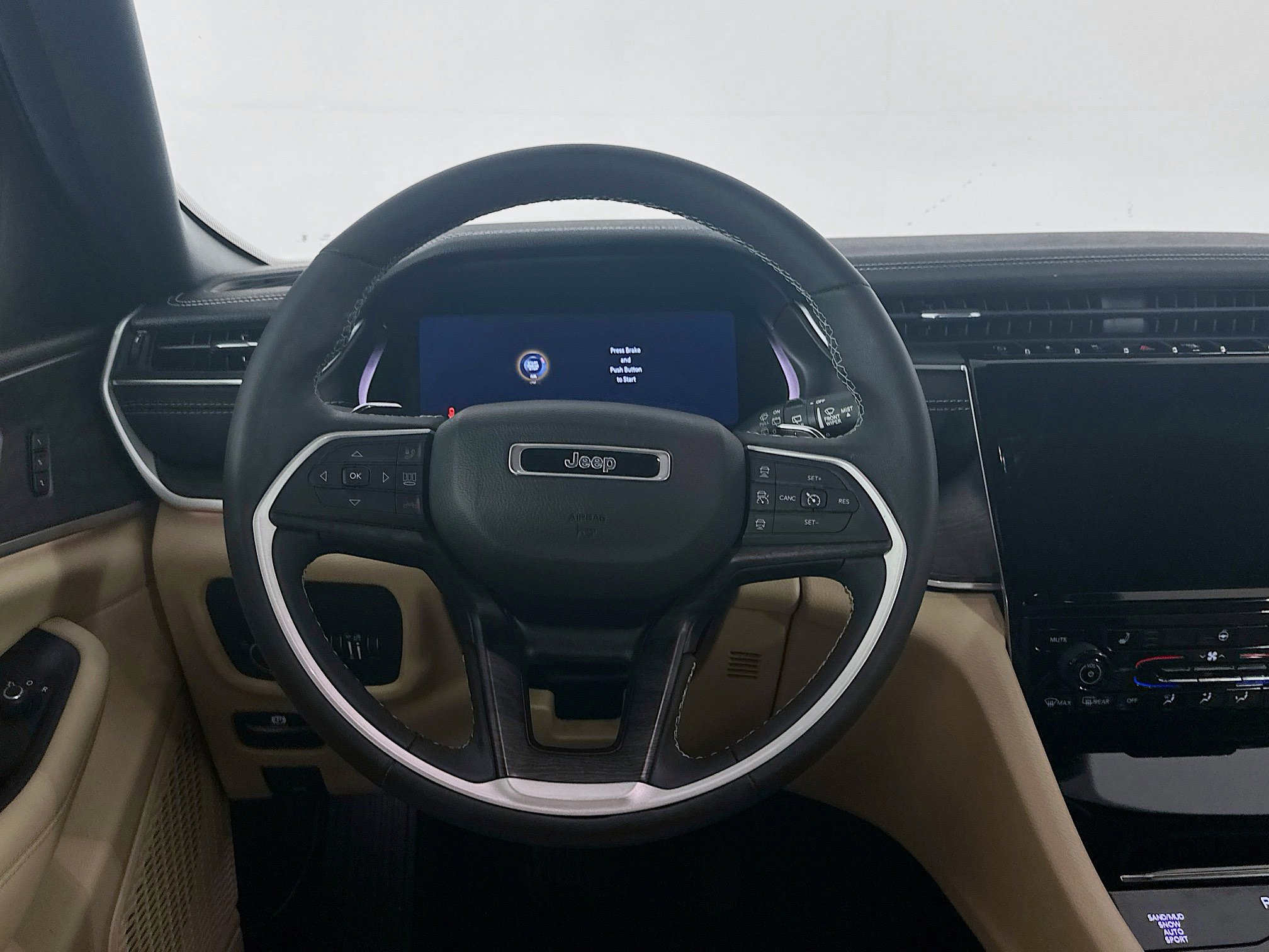 Used 2023 Jeep Grand Cherokee Limited image 18