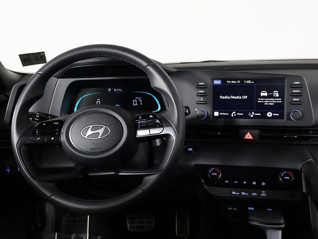 Certified 2025 Hyundai Elantra Sport image 34