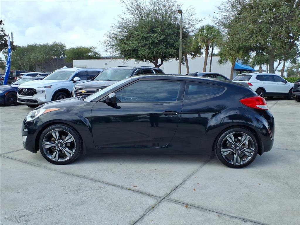 Used 2017 Hyundai Veloster Value Edition image 4