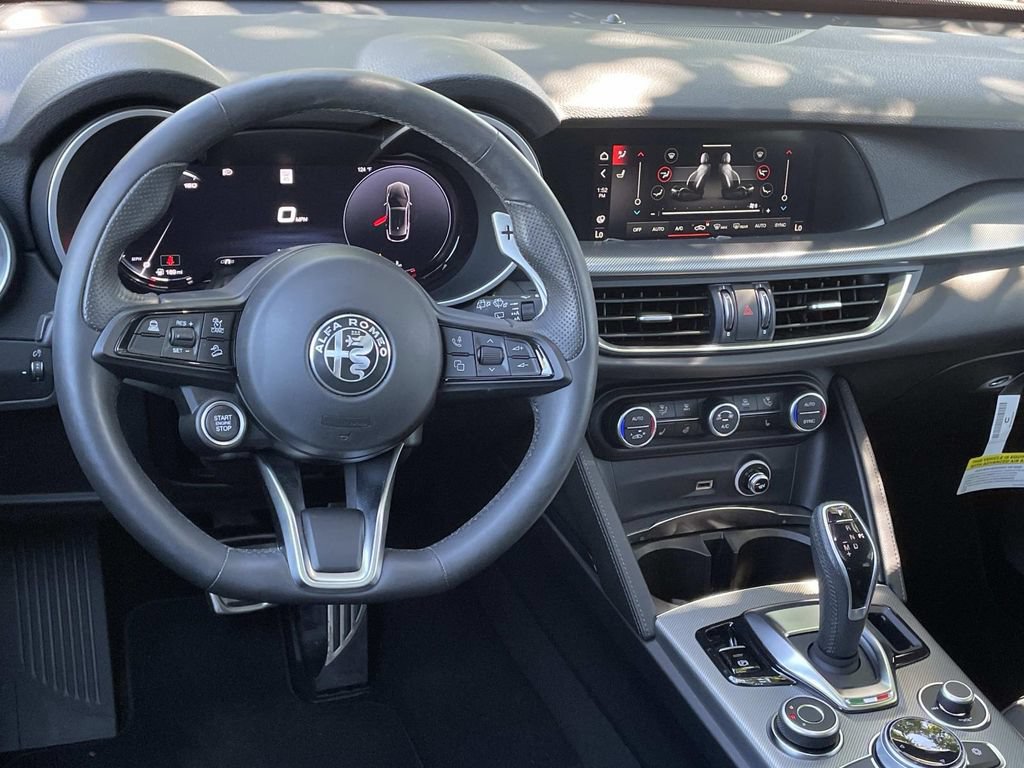 Used 2025 Alfa Romeo Stelvio Sprint AWD/4WD image 7