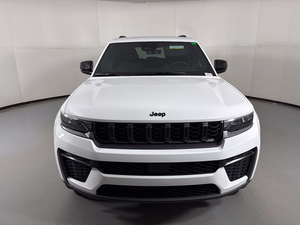 New 2026 Jeep Grand Cherokee Altitude RWD image 3