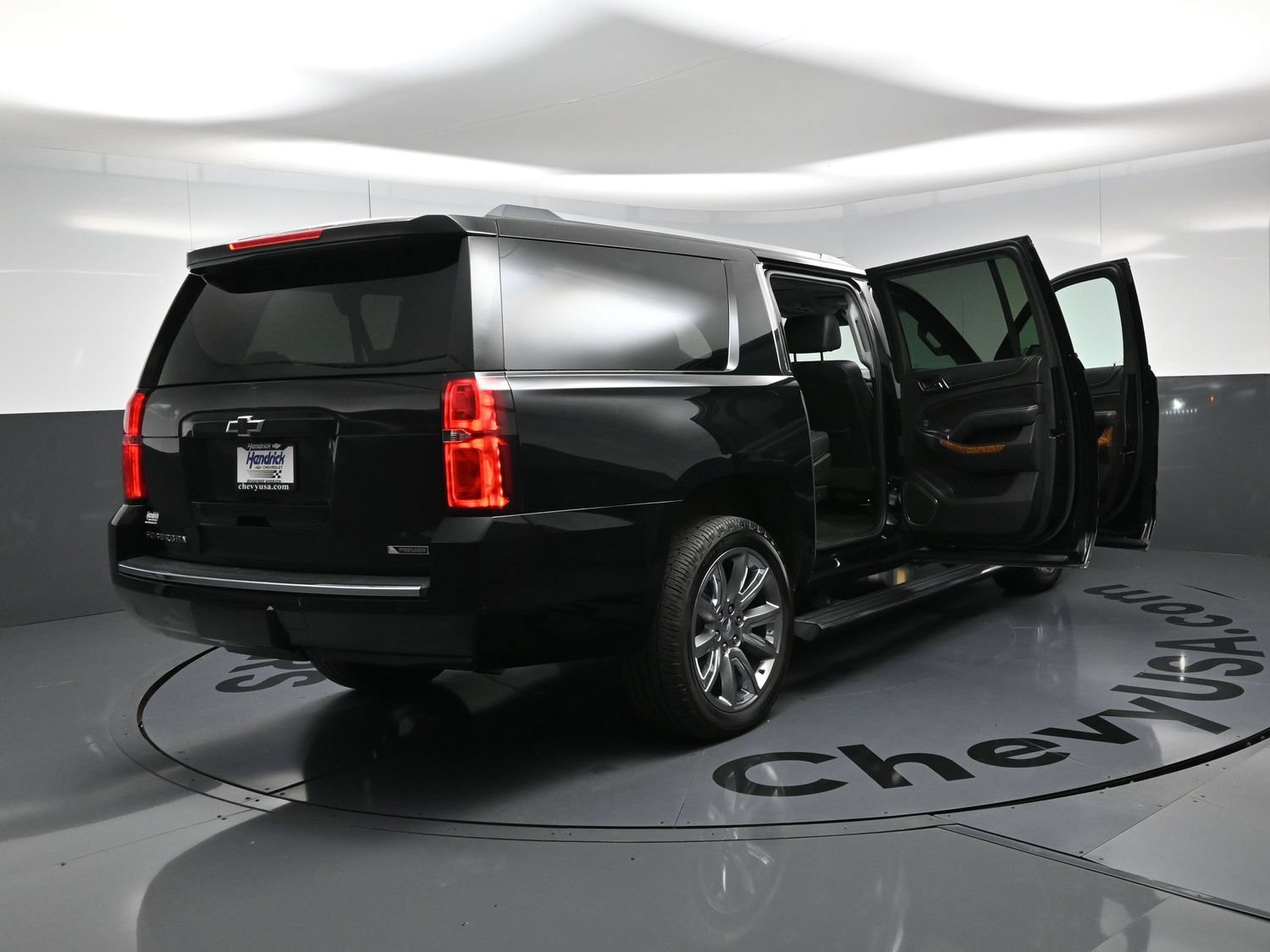 Used 2017 Chevrolet Suburban Premier AWD/4WD image 27