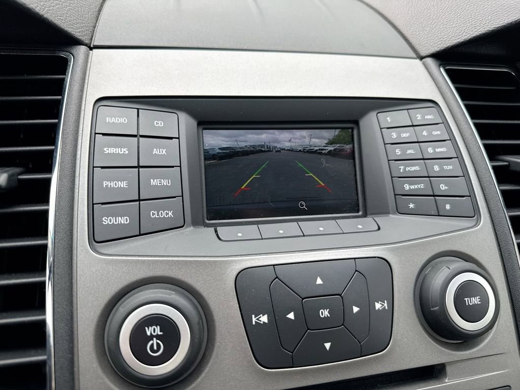 Used 2016 Ford Taurus SE FWD image 15