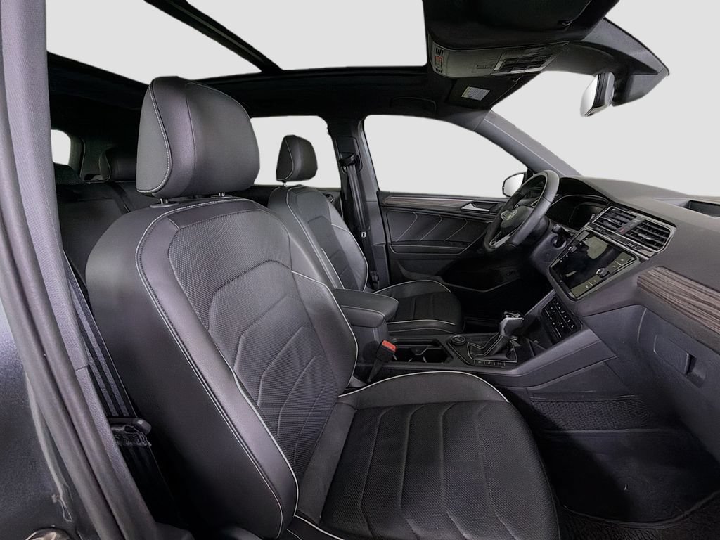 Used 2024 Volkswagen Tiguan SEL R-Line AWD/4WD image 31