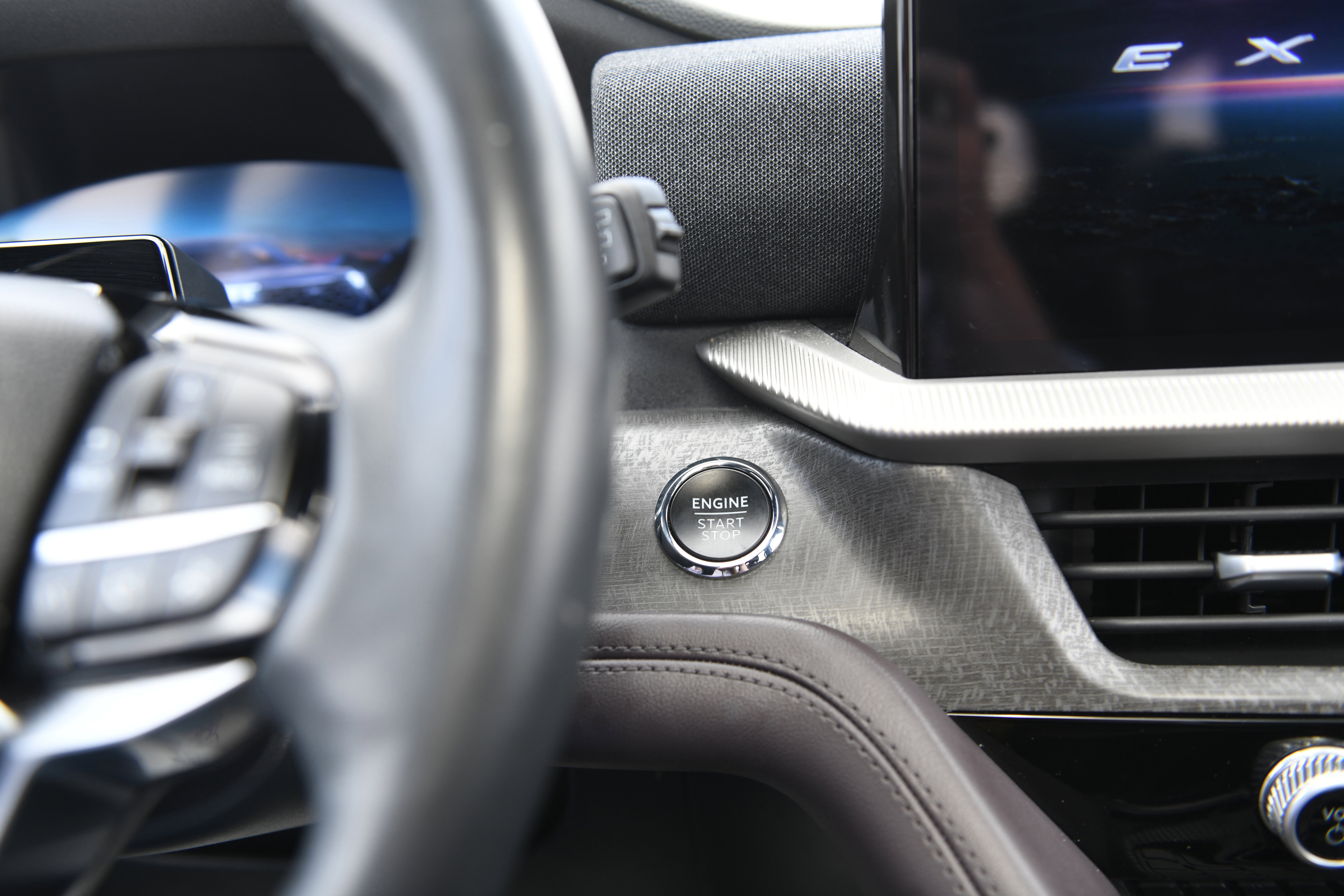 Used 2025 Ford Explorer Platinum image 23