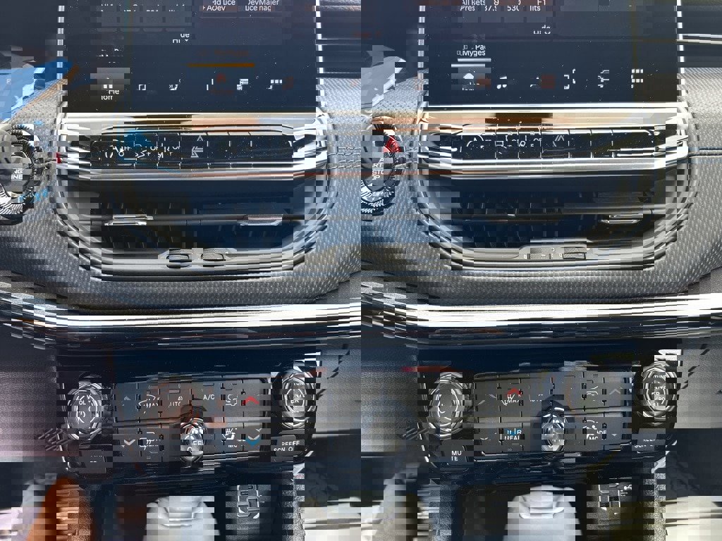 New 2025 Jeep Compass Latitude w/ Sun & Sound Group image 27