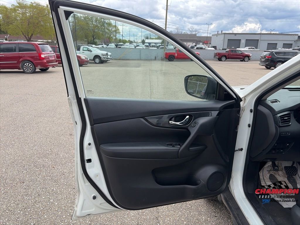 Used 2018 Nissan Rogue S AWD/4WD image 14