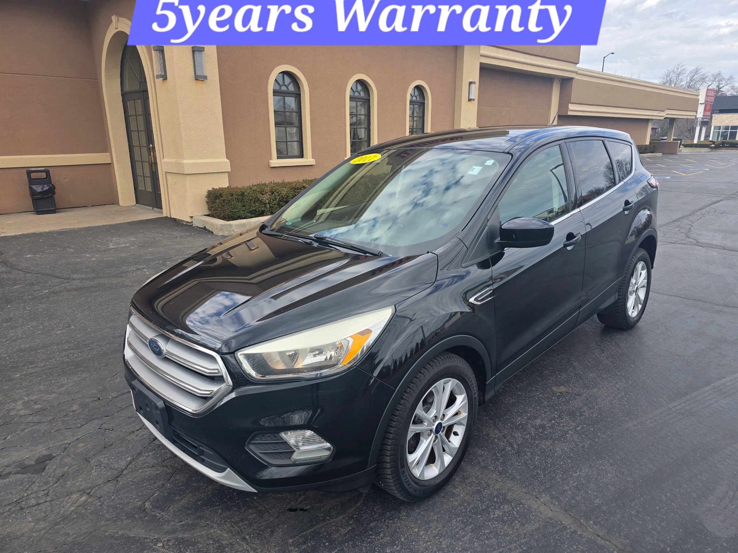 Used 2017 Ford Escape SE image 2