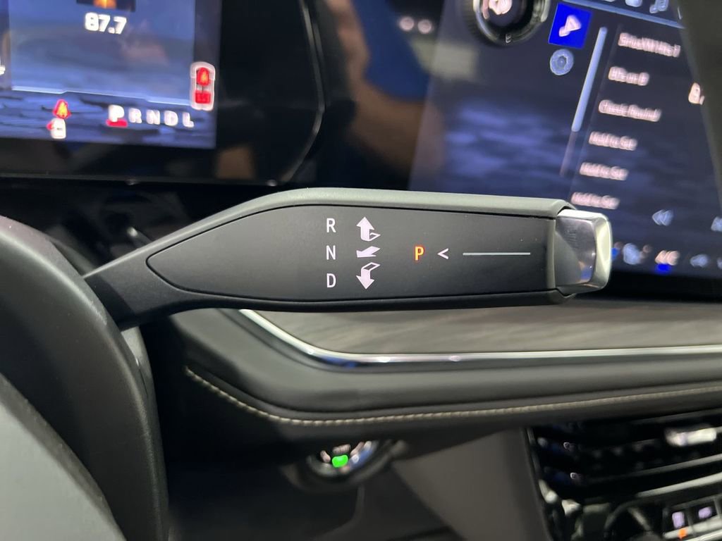 New 2025 Chevrolet Suburban Premier AWD/4WD image 15