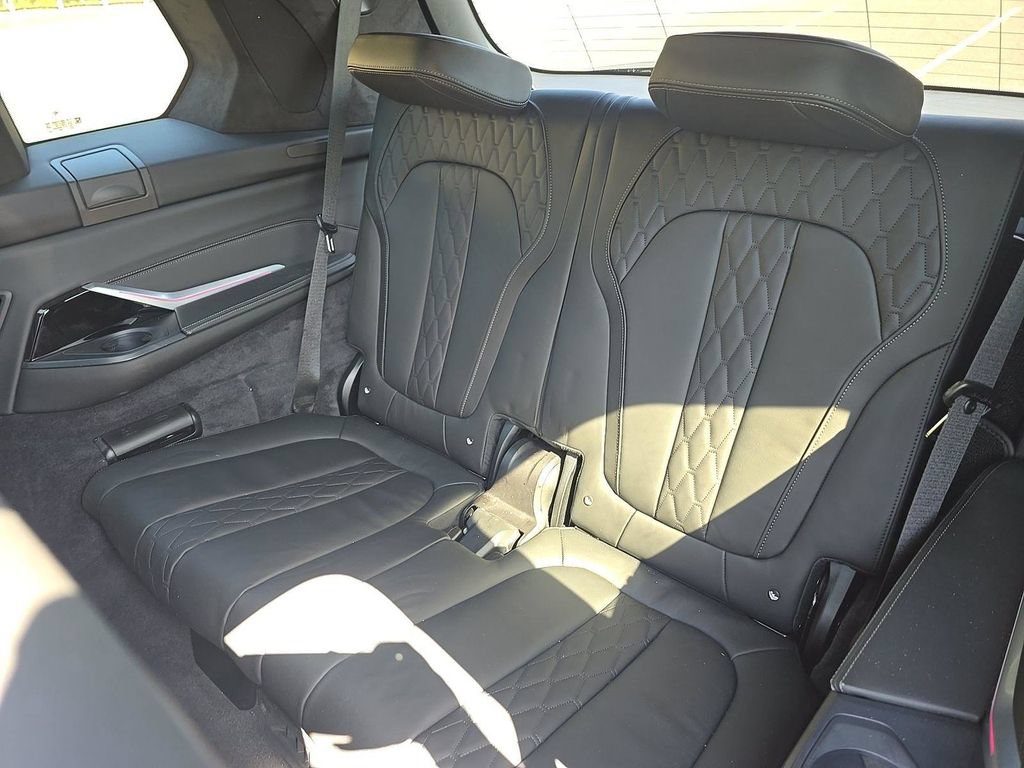 Used 2025 BMW X7 M60i AWD/4WD image 19