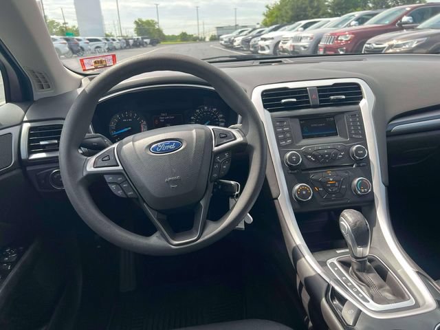 Used 2015 Ford Fusion SE FWD image 22