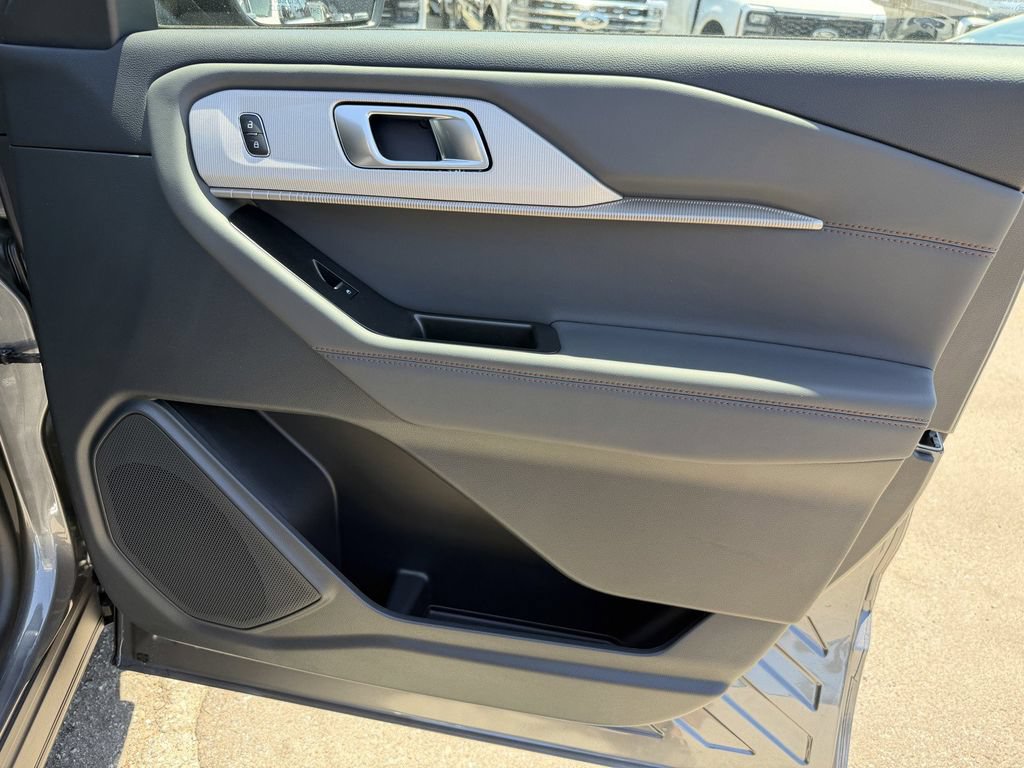 New 2026 Ford Explorer Active RWD image 10