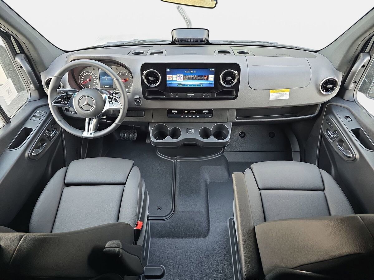 New 2025 Mercedes-Benz Sprinter 2500 image 9