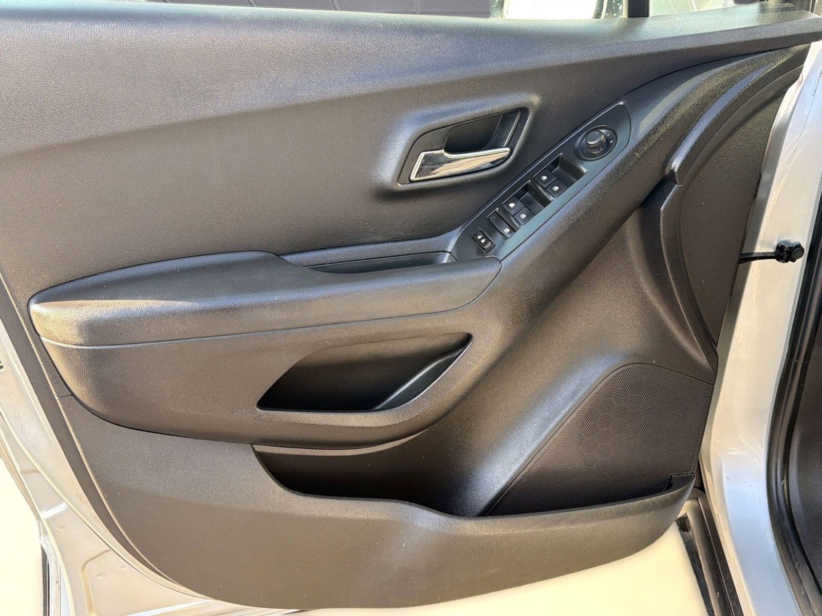 Used 2019 Chevrolet Trax LT w/ LT Convenience Package image 12