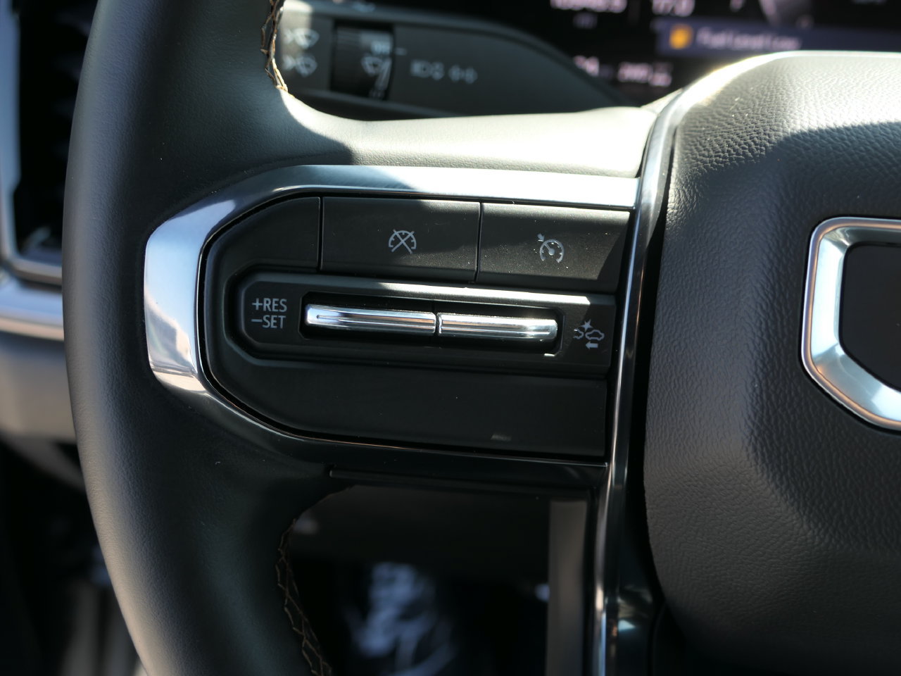 Used 2025 GMC Canyon AT4 w/ AT4 Premium Package AWD/4WD image 16