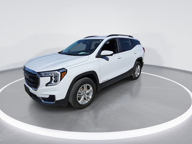 Used 2023 GMC Terrain SLE w/ Driver Convenience Package image 4