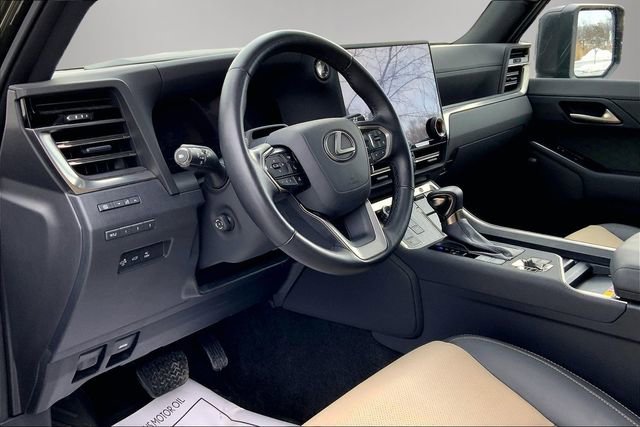 Used 2024 Lexus GX 550 image 11