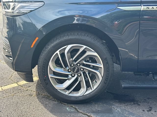 New 2026 Lincoln Navigator Reserve AWD/4WD image 12