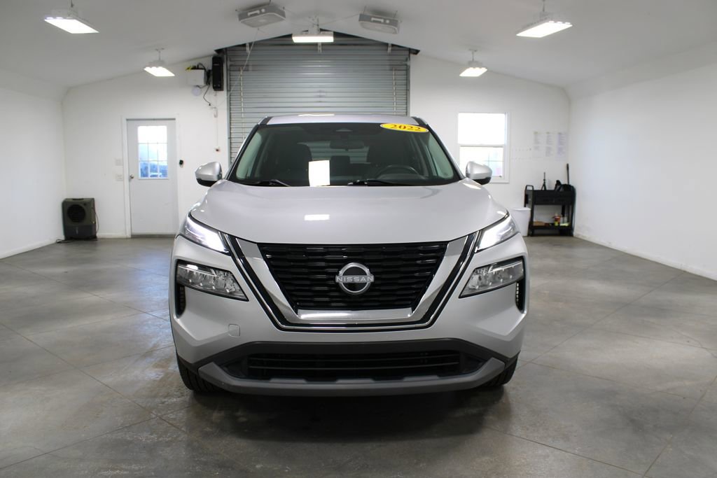 Used 2022 Nissan Rogue SV image 3