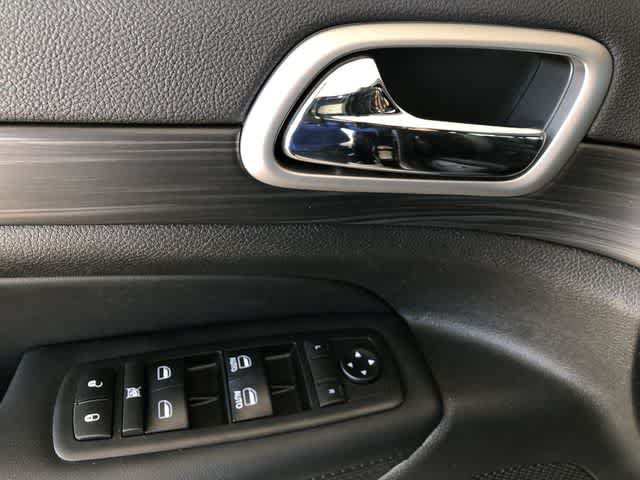 Used 2019 Jeep Grand Cherokee Altitude AWD/4WD image 18