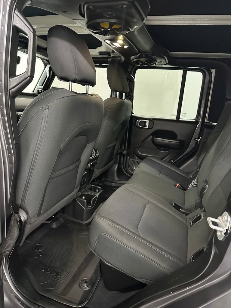 Used 2022 Jeep Gladiator Willys image 32