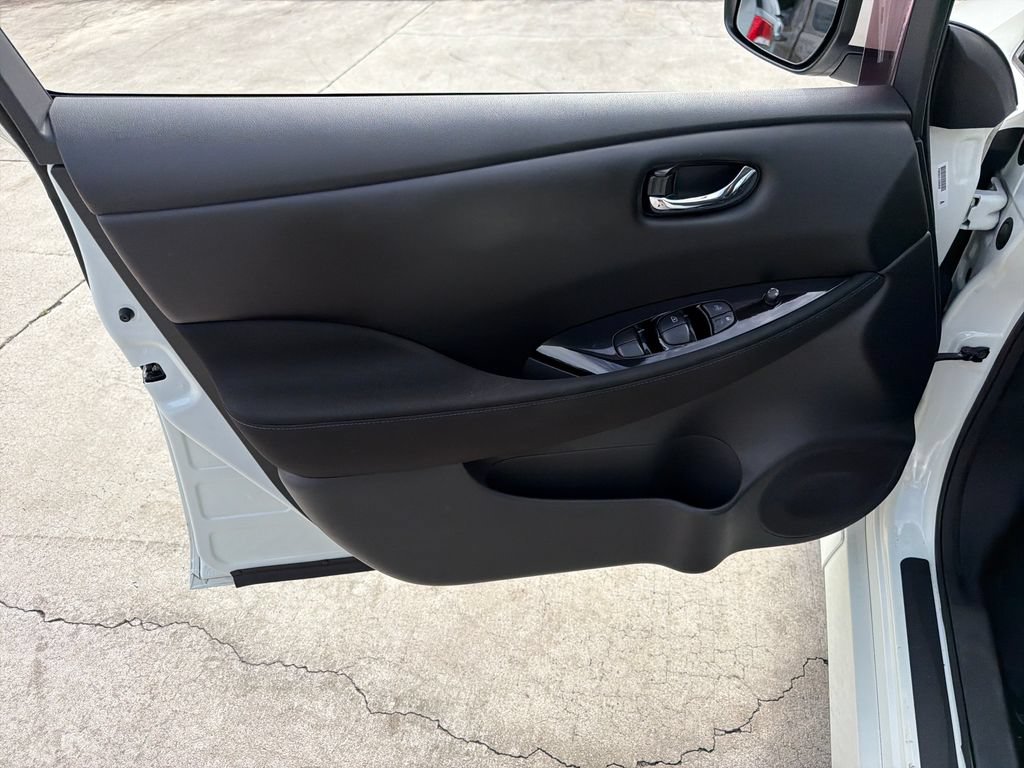 Used 2022 Nissan Leaf SV FWD image 17