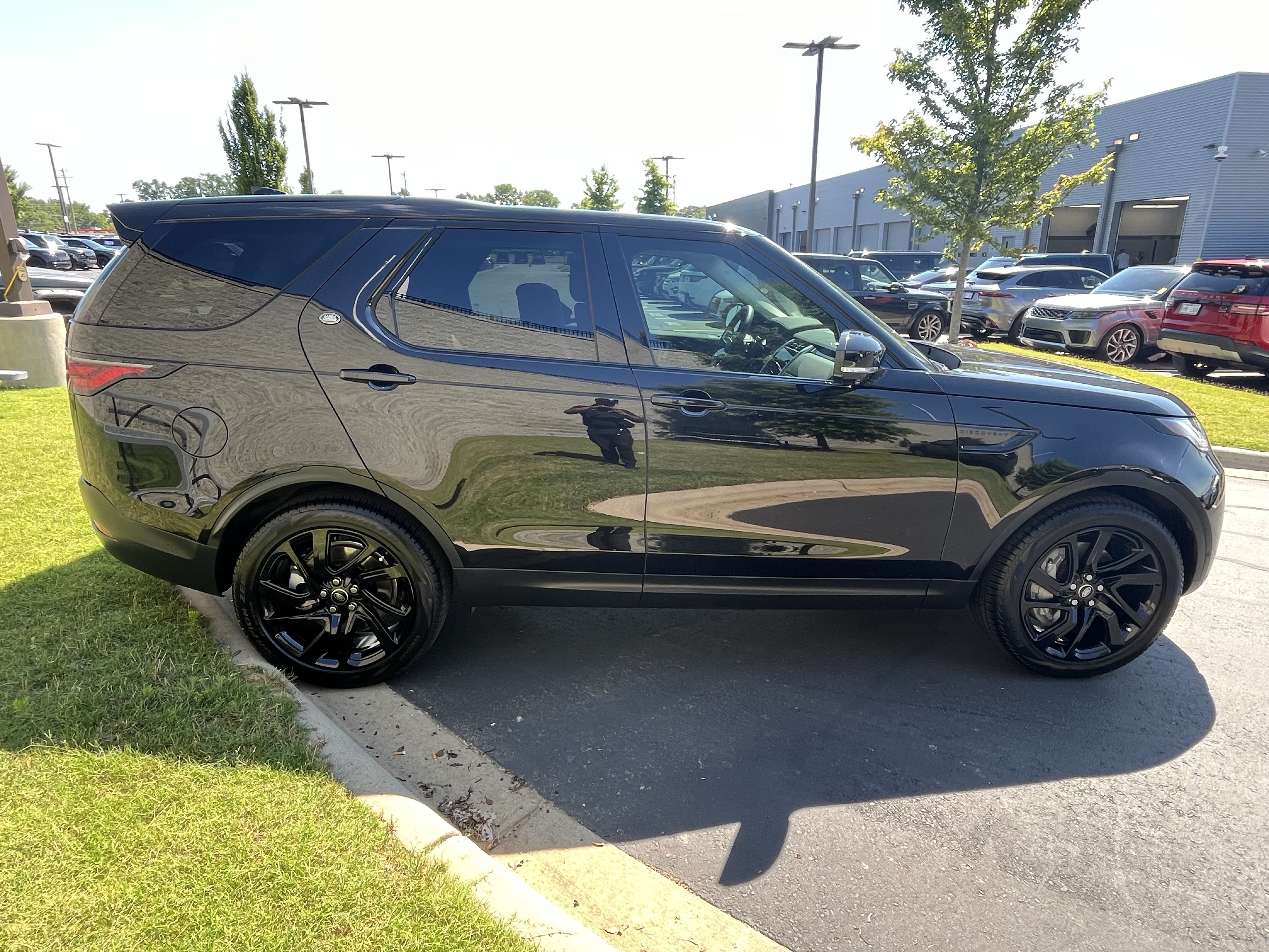 Certified 2024 Land Rover Discovery S AWD/4WD image 8