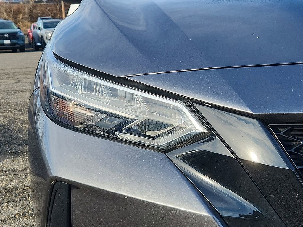 Certified 2022 Nissan Sentra SR w/ Midnight Edition image 10