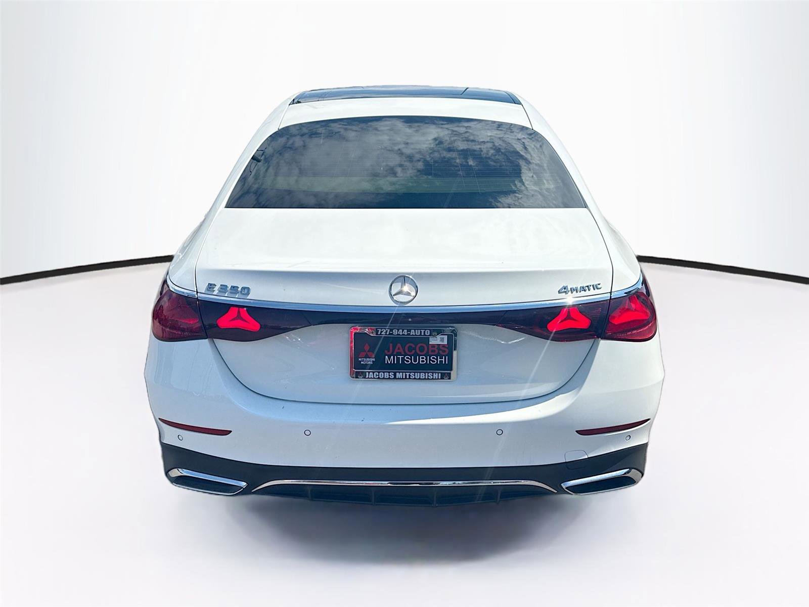 Used 2024 Mercedes-Benz E 350 4MATIC Sedan image 4