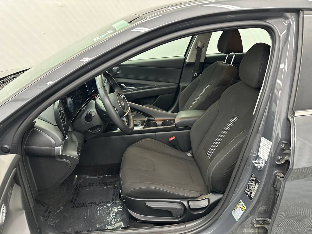 Used 2025 Hyundai Elantra SEL FWD image 9