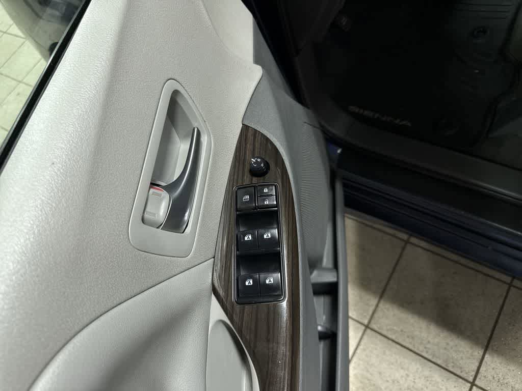 Used 2020 Toyota Sienna XLE w/ XLE Navigation Package image 24