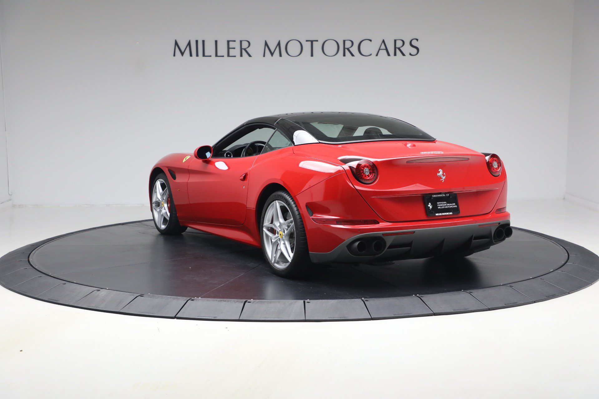 Certified 2017 Ferrari California T RWD image 33