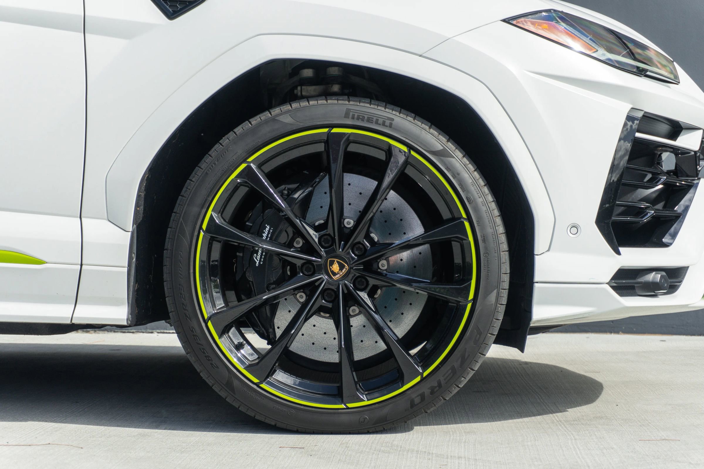 Used 2022 Lamborghini Urus image 38