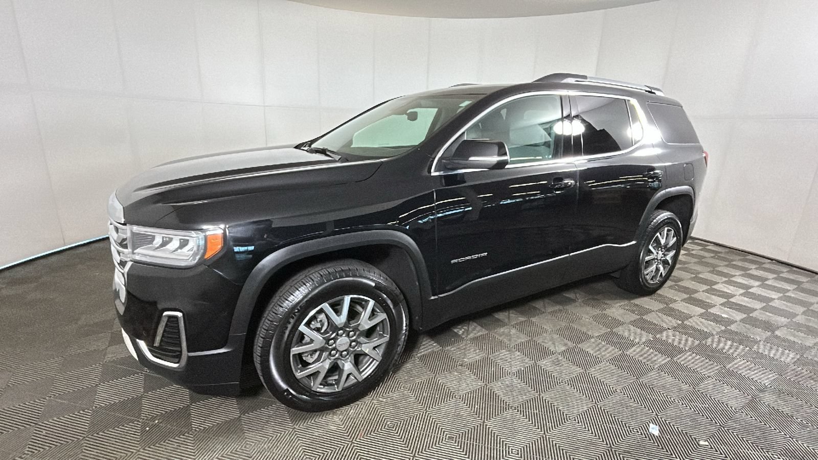 Used 2022 GMC Acadia SLE w/ LPO, Cargo Package AWD/4WD image 7