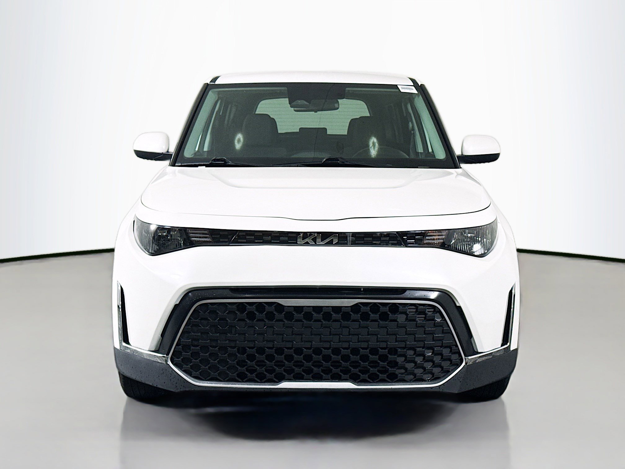 Used 2025 Kia Soul LX w/ LX Technology Package image 2