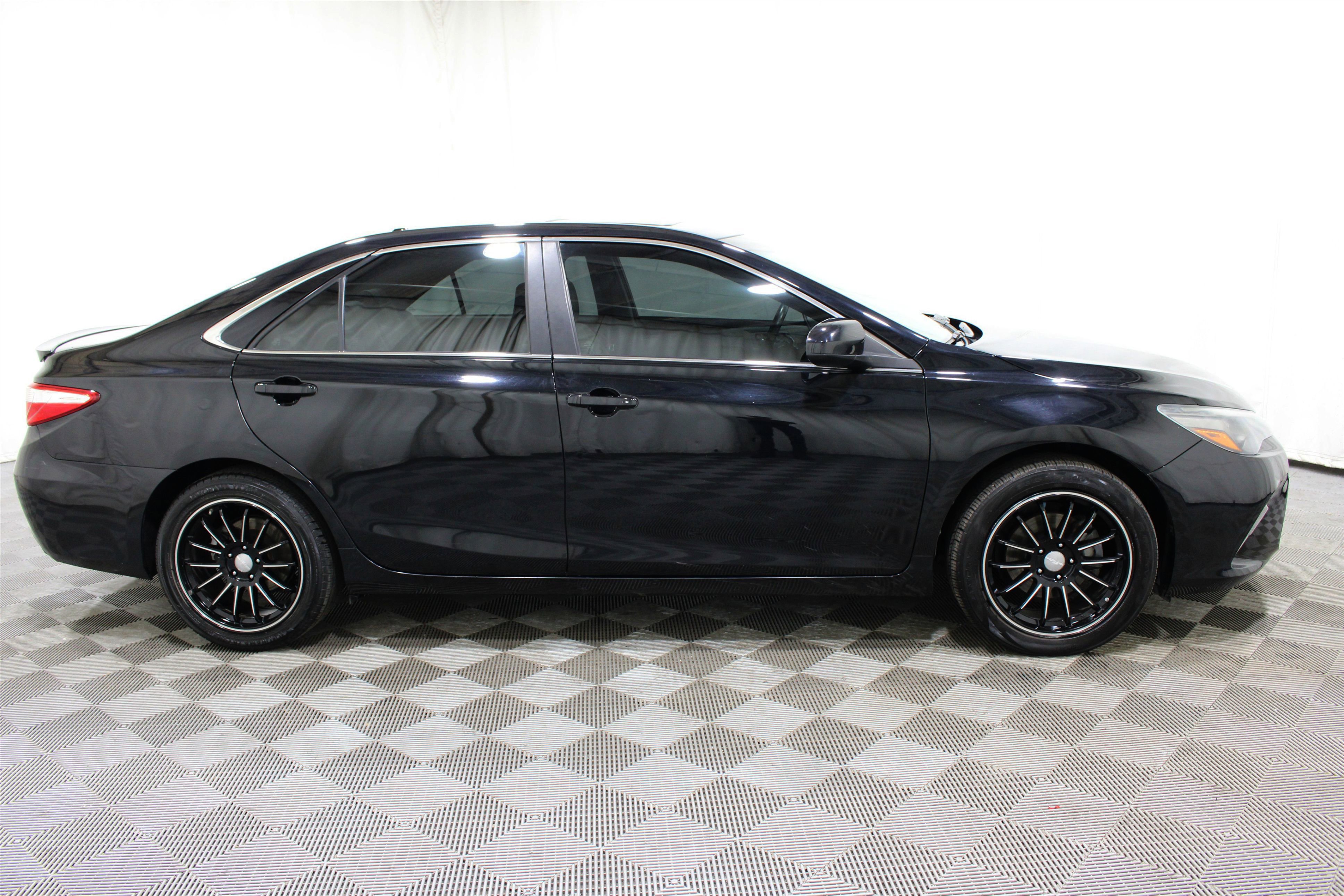 Used 2015 Toyota Camry XSE w/ Advanced Technology Package FWD image 30