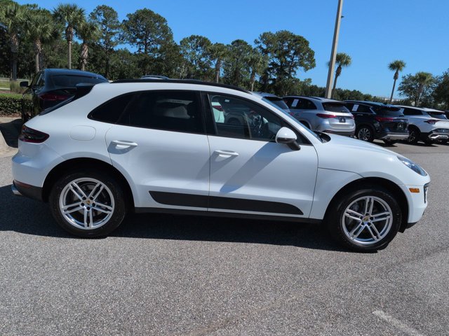 Used 2018 Porsche Macan AWD/4WD image 3