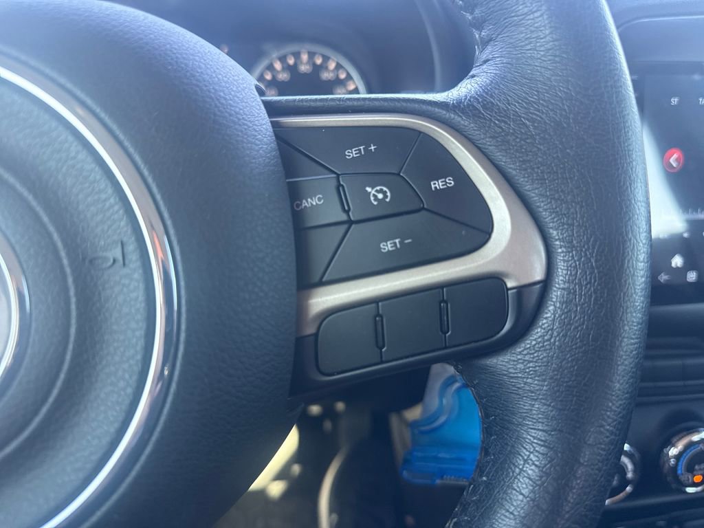 Used 2015 Jeep Renegade Latitude AWD/4WD image 15