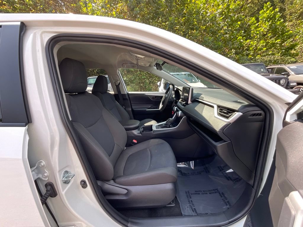 Used 2025 Toyota RAV4 LE AWD/4WD image 22