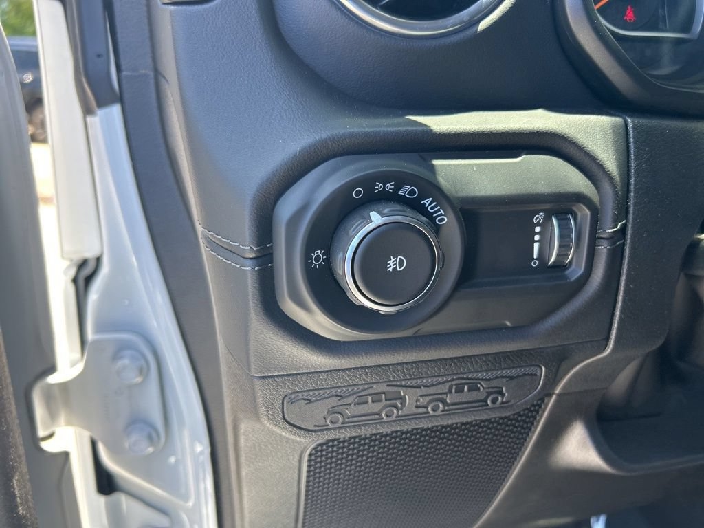 Certified 2025 Jeep Wrangler Unlimited Sahara AWD/4WD image 36