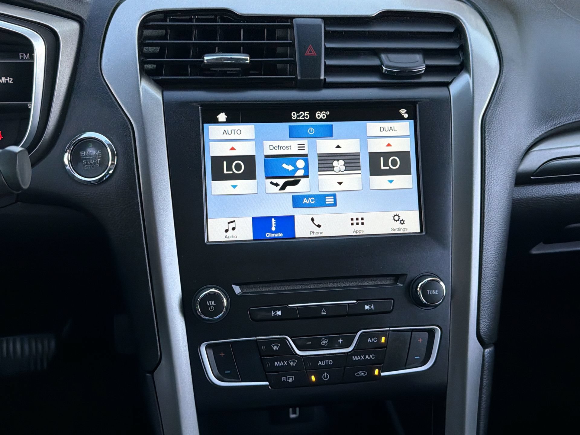 Certified 2017 Ford Fusion SE w/ Equipment Group 201A FWD image 18