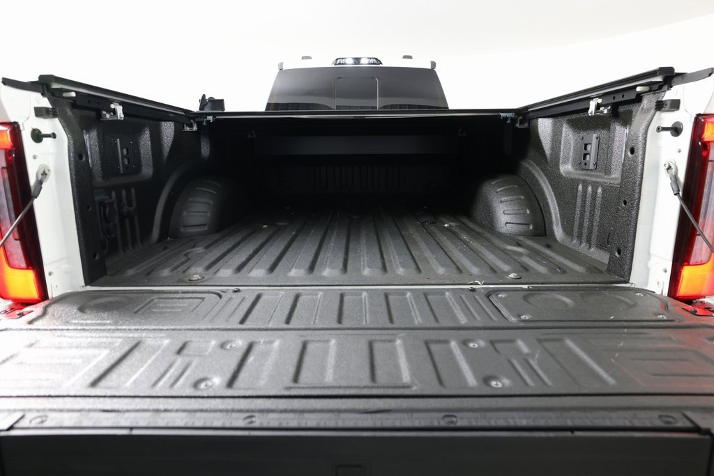 Used 2025 Ford F450 Platinum w/ FX4 Off-Road Package image 9
