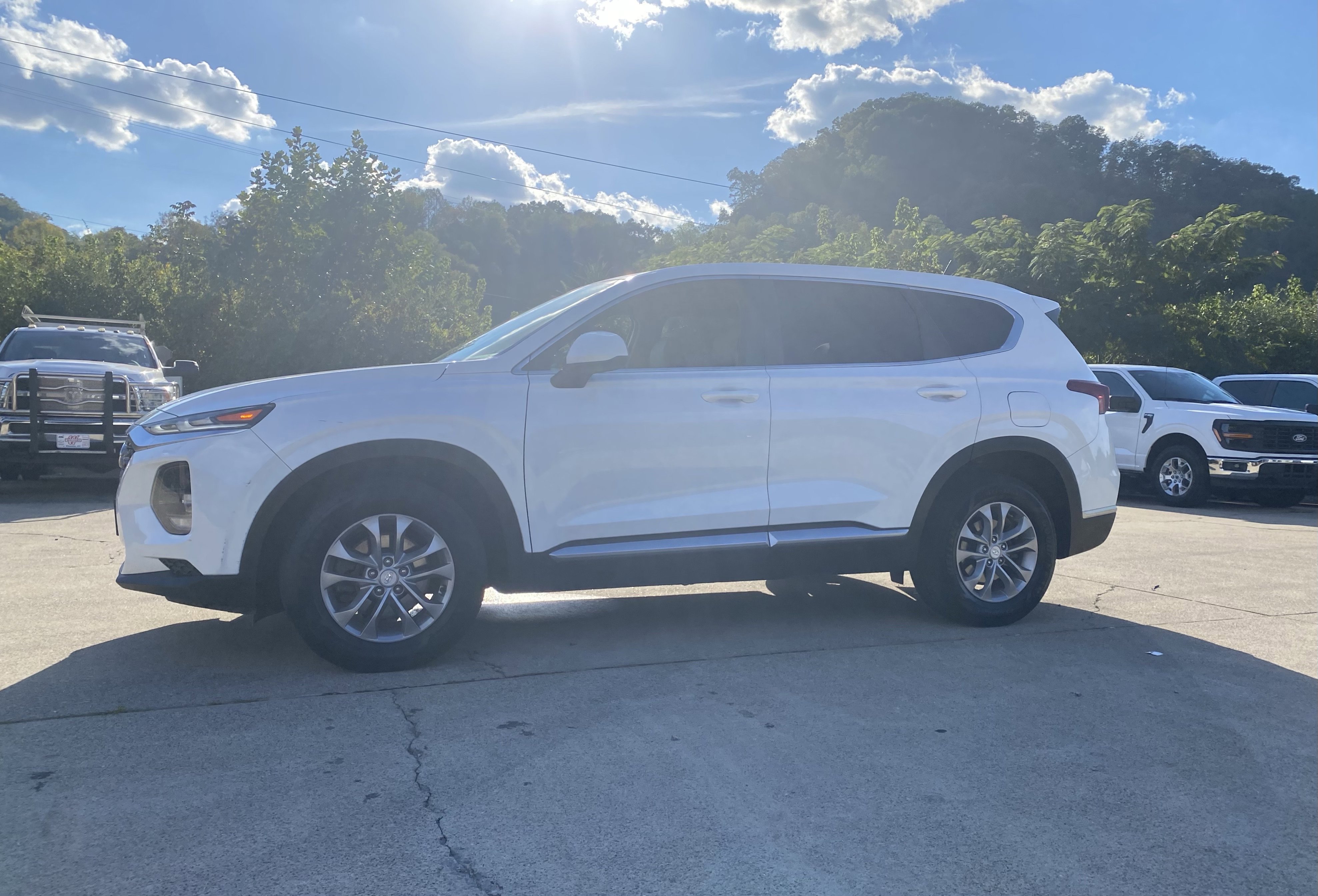 Used 2020 Hyundai Santa Fe SE image 2