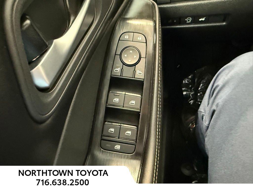 Used 2026 Nissan Rogue SV AWD/4WD image 19
