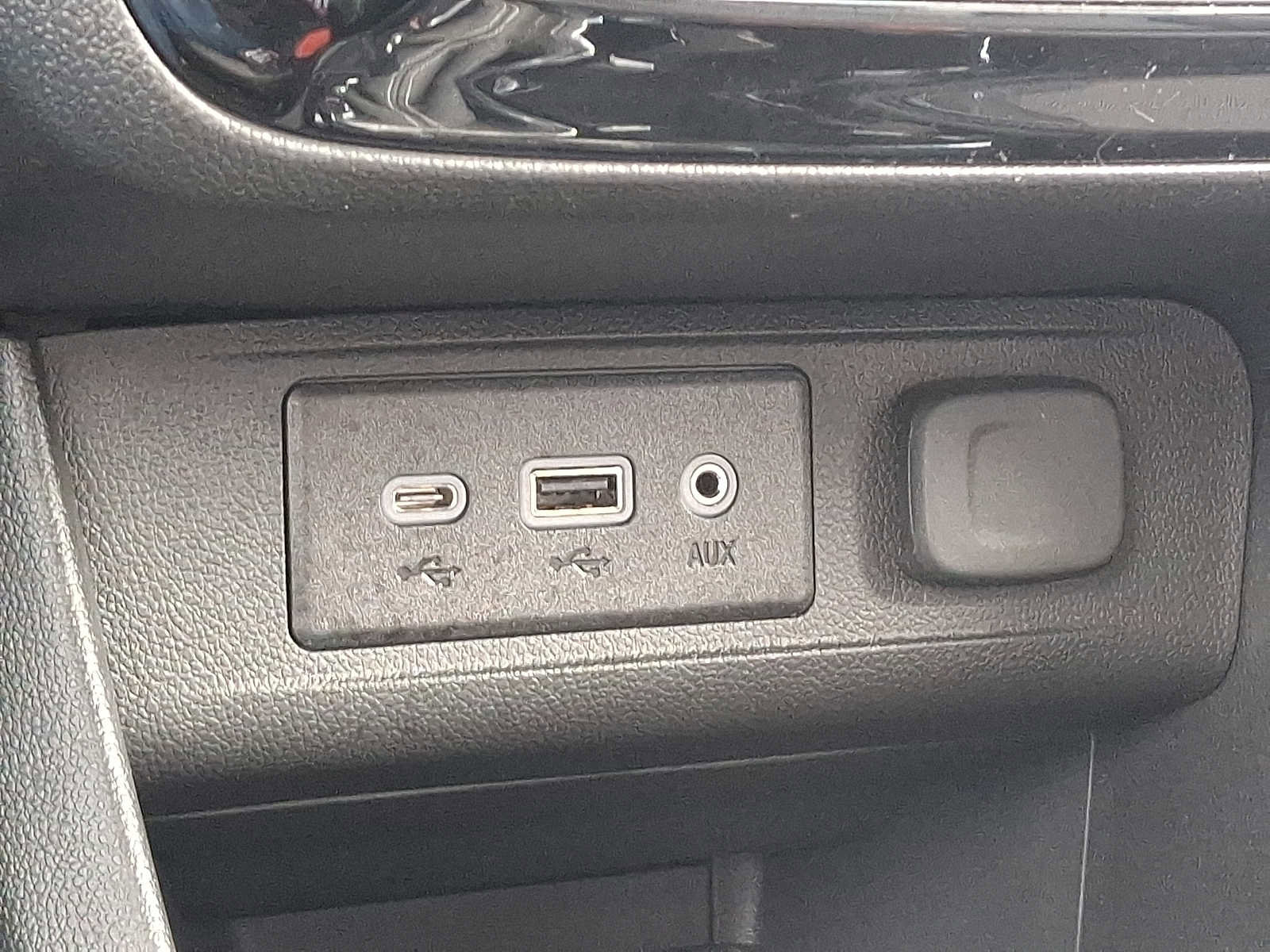 Used 2023 Buick Encore GX Select AWD/4WD image 25
