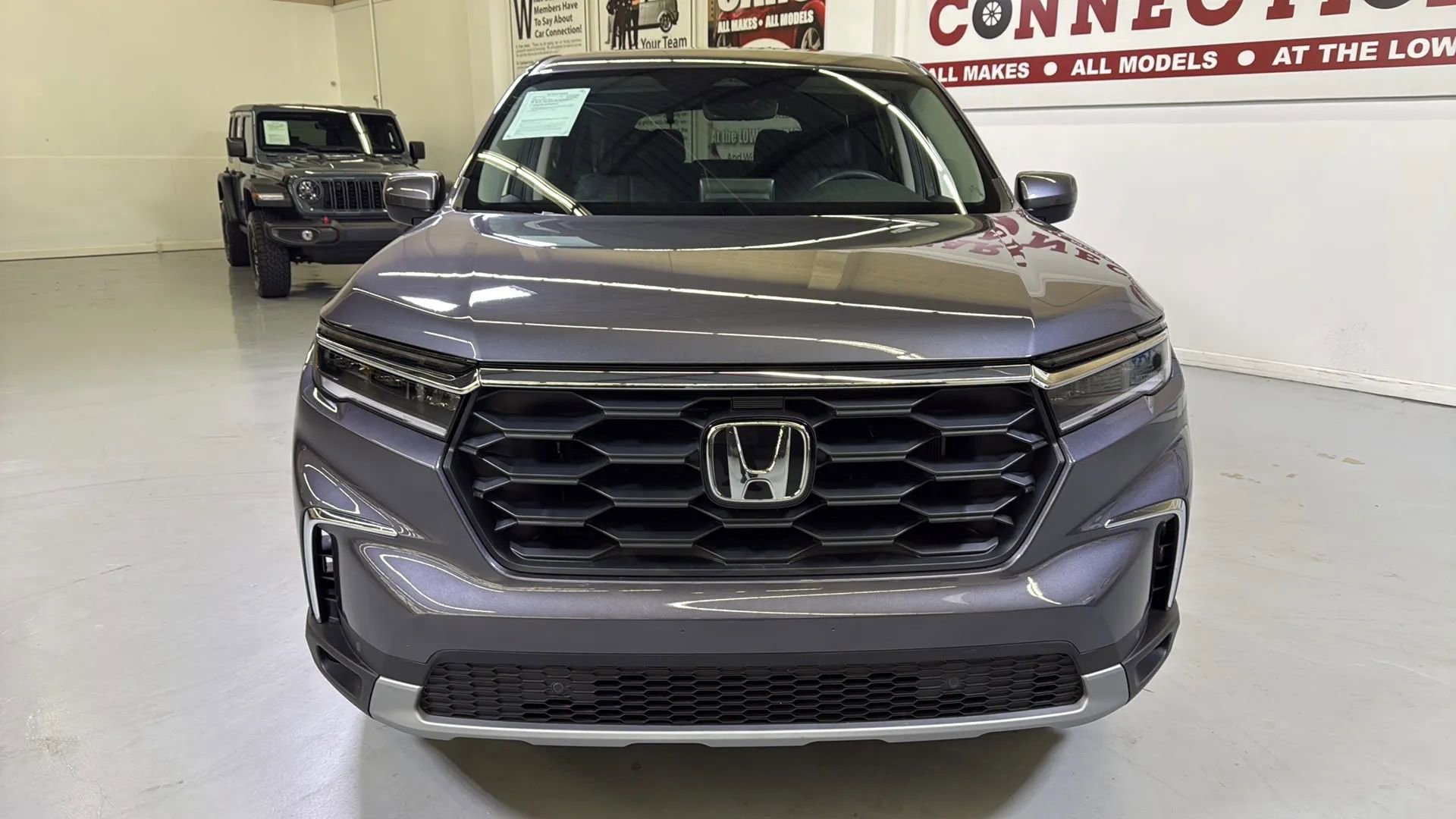 Used 2025 Honda Pilot EX image 10