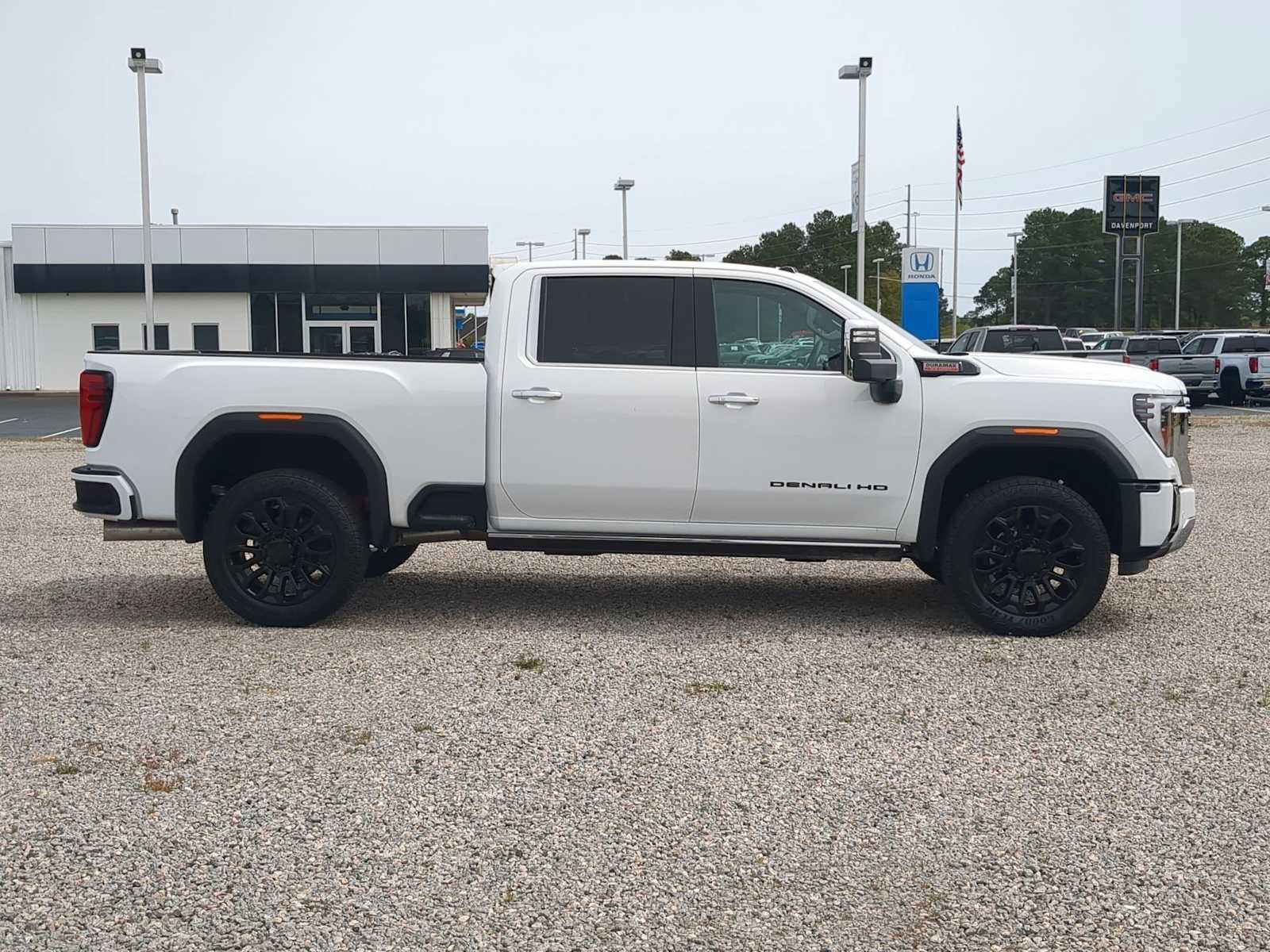 New 2026 GMC Sierra 2500 Denali w/ Denali Reserve Package AWD/4WD image 9