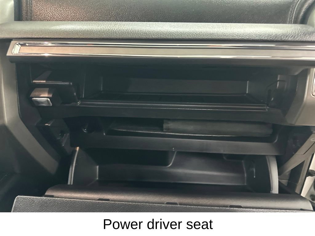 Used 2019 Ford Expedition XLT w/ Equipment Group 202A AWD/4WD image 24