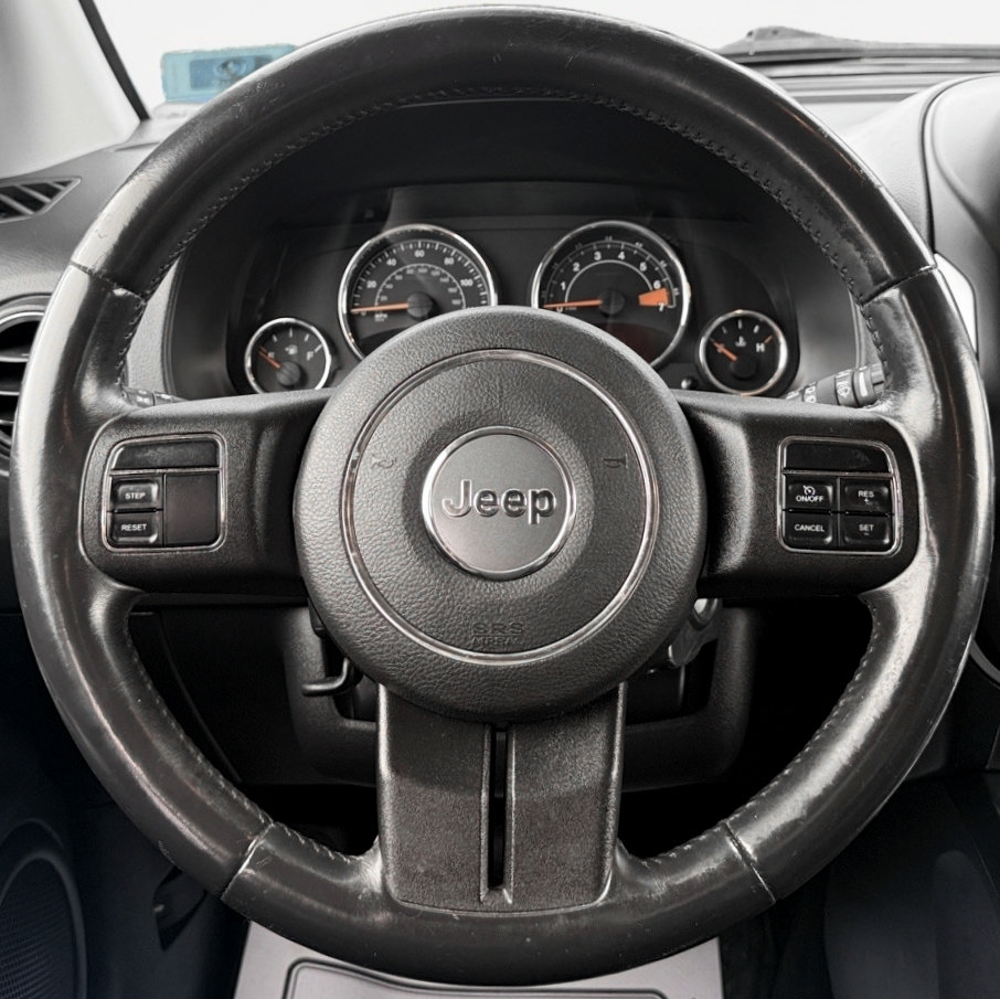 Used 2014 Jeep Compass Latitude AWD/4WD image 17